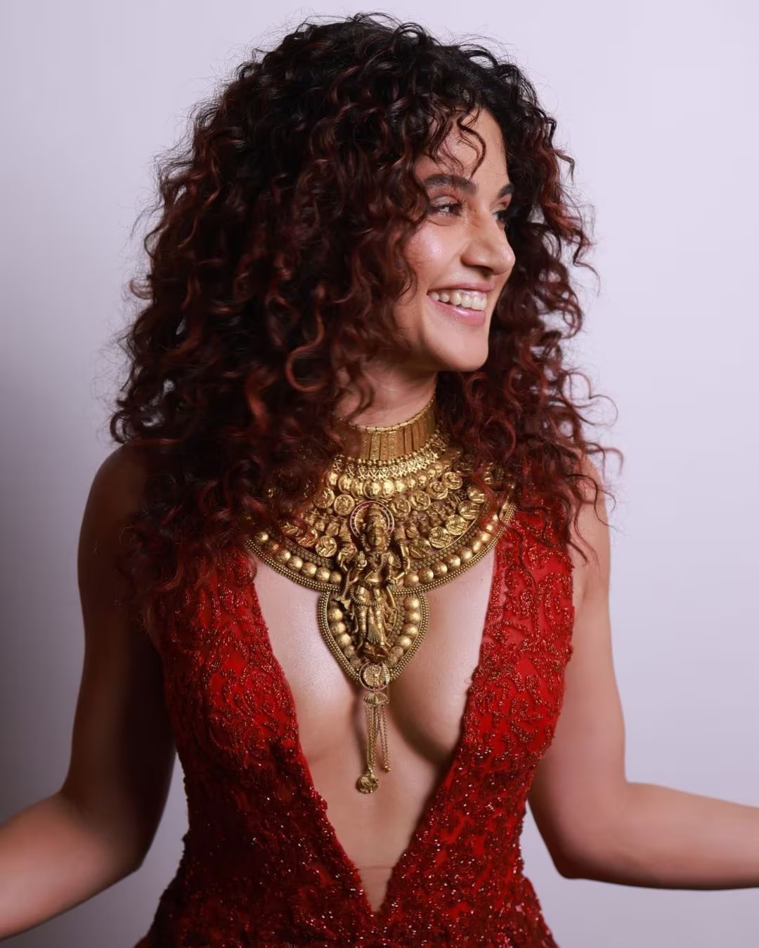 Taapsee Pannu Hot Images 6